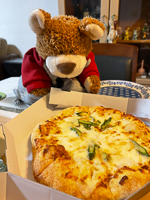 アスパラとチーズのピザ